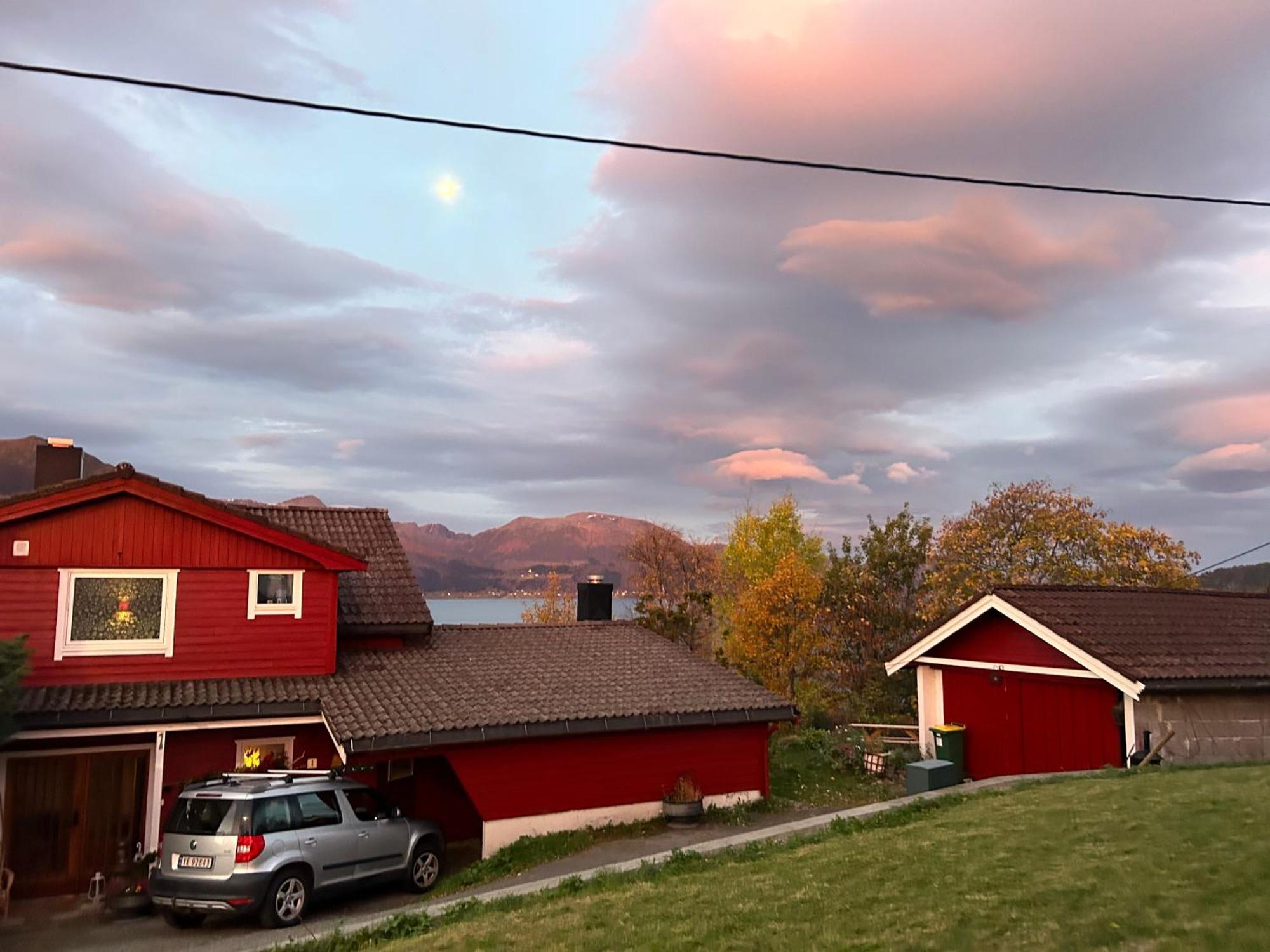 Line Pa Hauane1 Bed & Breakfast Volda Eksteriør bilde
