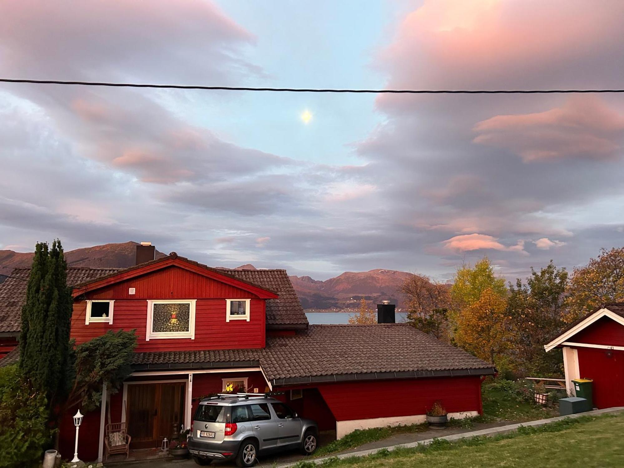 Line Pa Hauane1 Bed & Breakfast Volda Eksteriør bilde